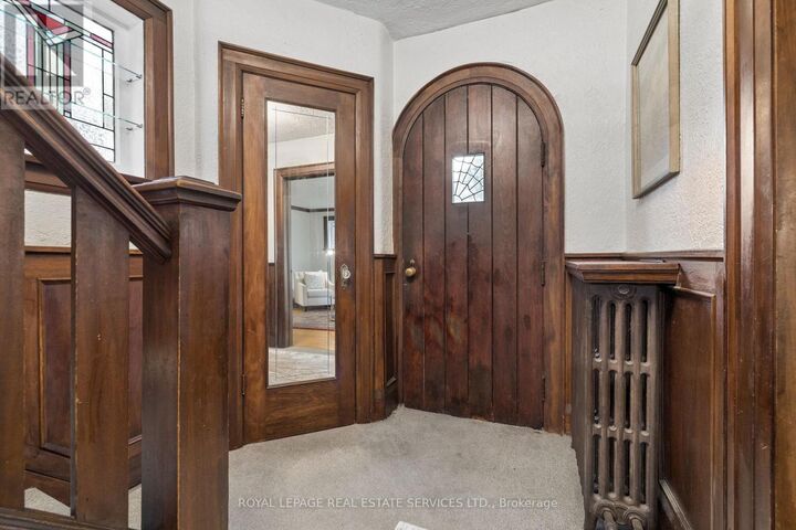 Property Photo:  87 Riverview Gardens  ON M6S 4E7 