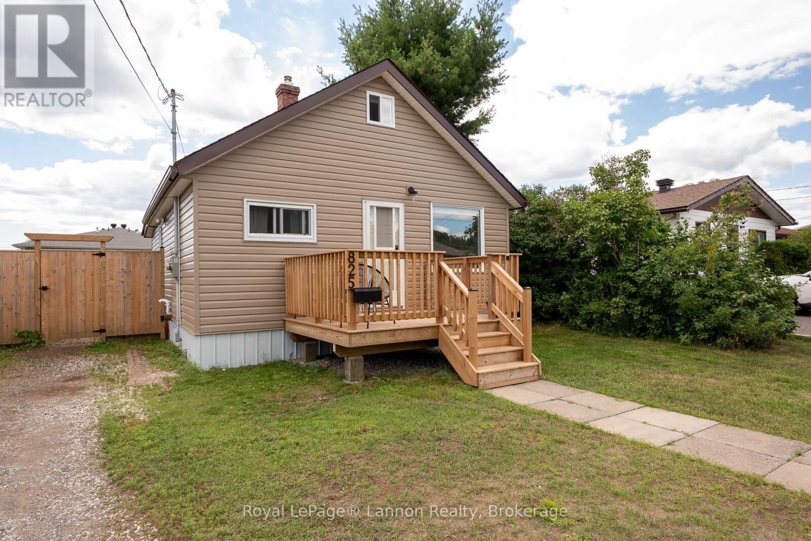 Property Photo:  825 Newport Avenue  ON P7A 6J8 