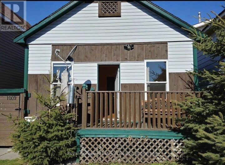 Property Photo: 1009 Alexandra Street ON P7C 3G6