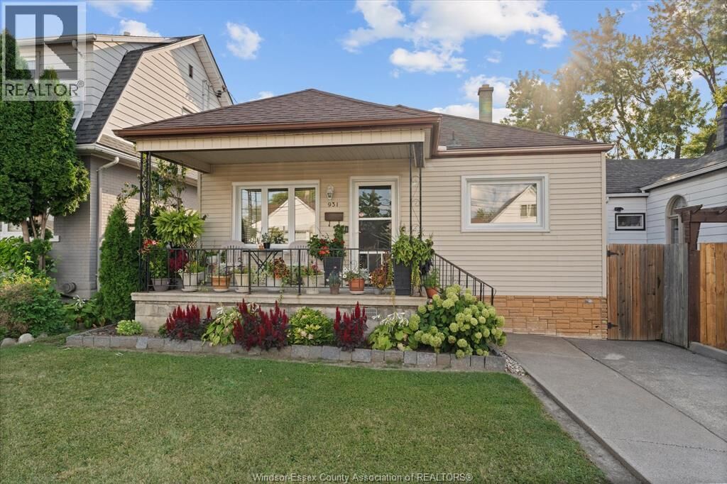 Property Photo:  931 Lillian Avenue  ON N9A 1V4 