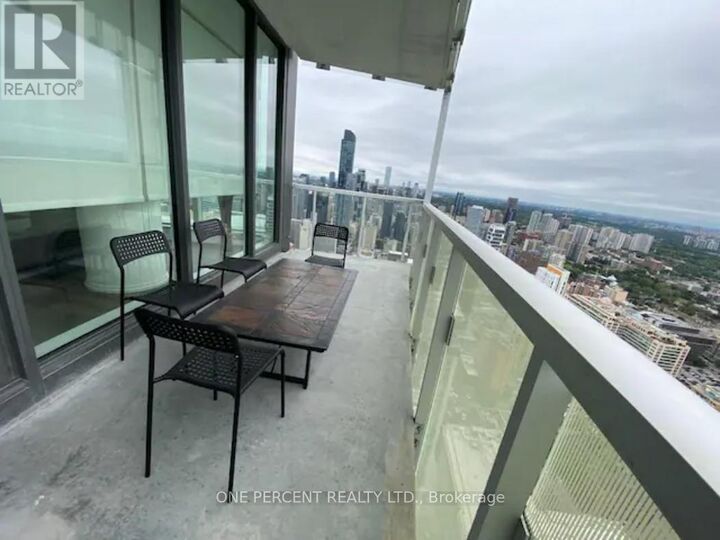 Property Photo:  197 Yonge Street 5502  ON M5B 1M4 