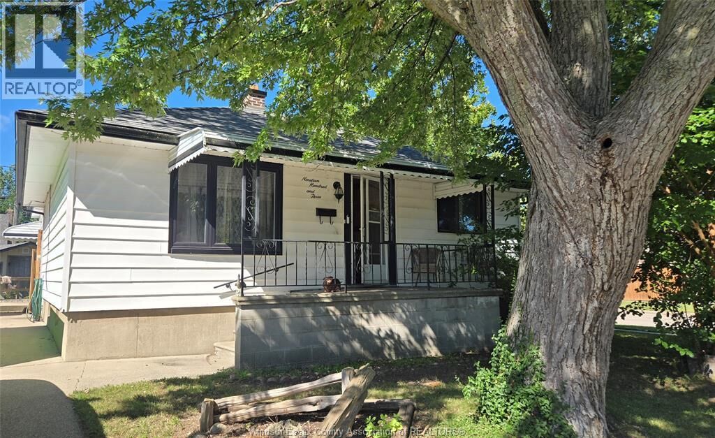 Property Photo:  1903 Ellrose Avenue  ON N8W 4V1 