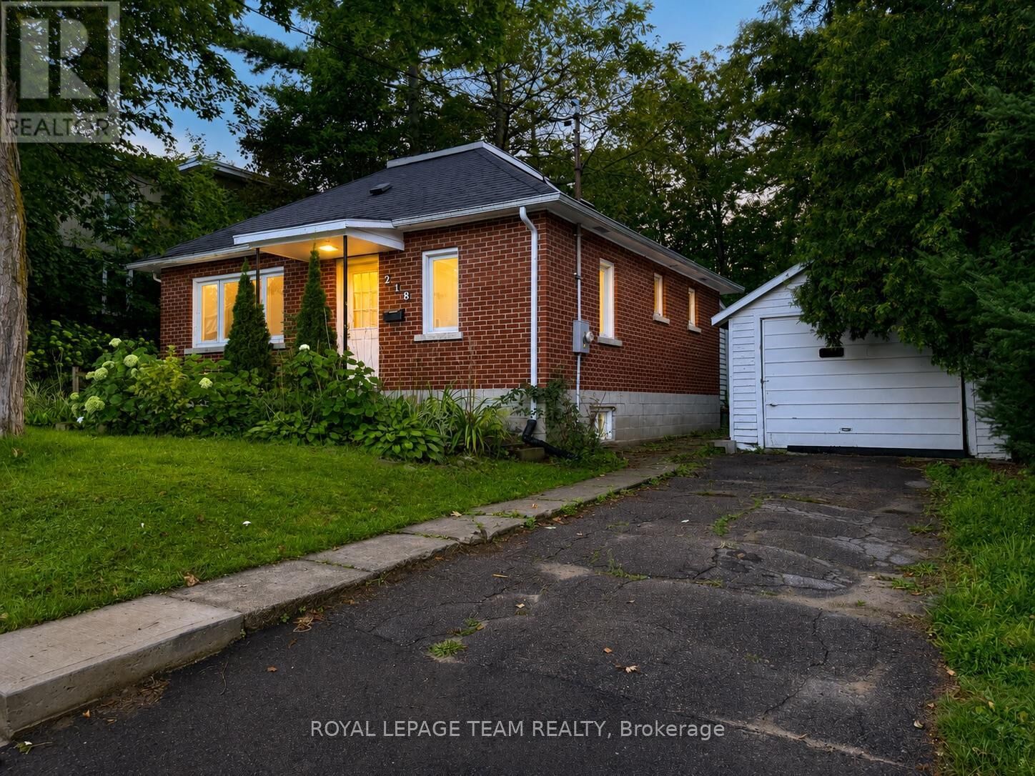 Property Photo:  218 Fraser Street  ON K8A 1X5 