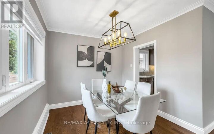 Property Photo:  52 Ivorwood Crescent Main  ON M1R 2X4 