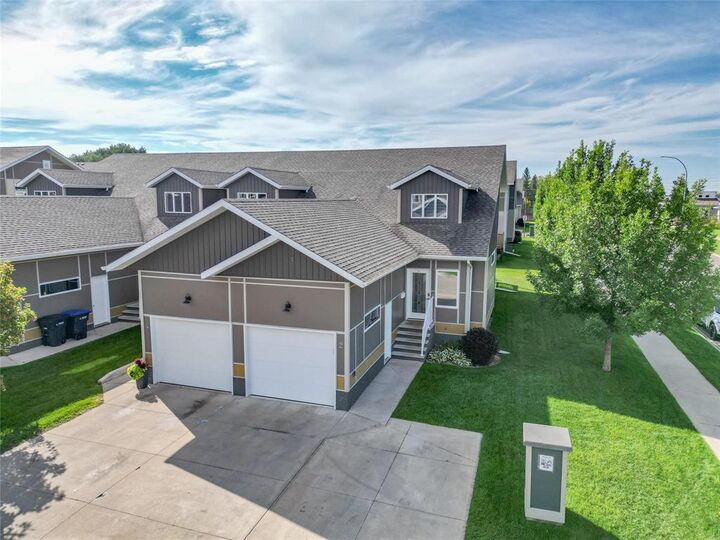 Property Photo:  2 Camryn Lane  MB R7A 6W7 