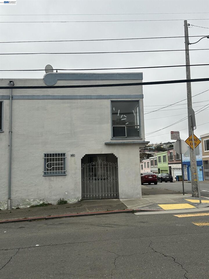 Property Photo: 1000 Crescent Ave CA 94110