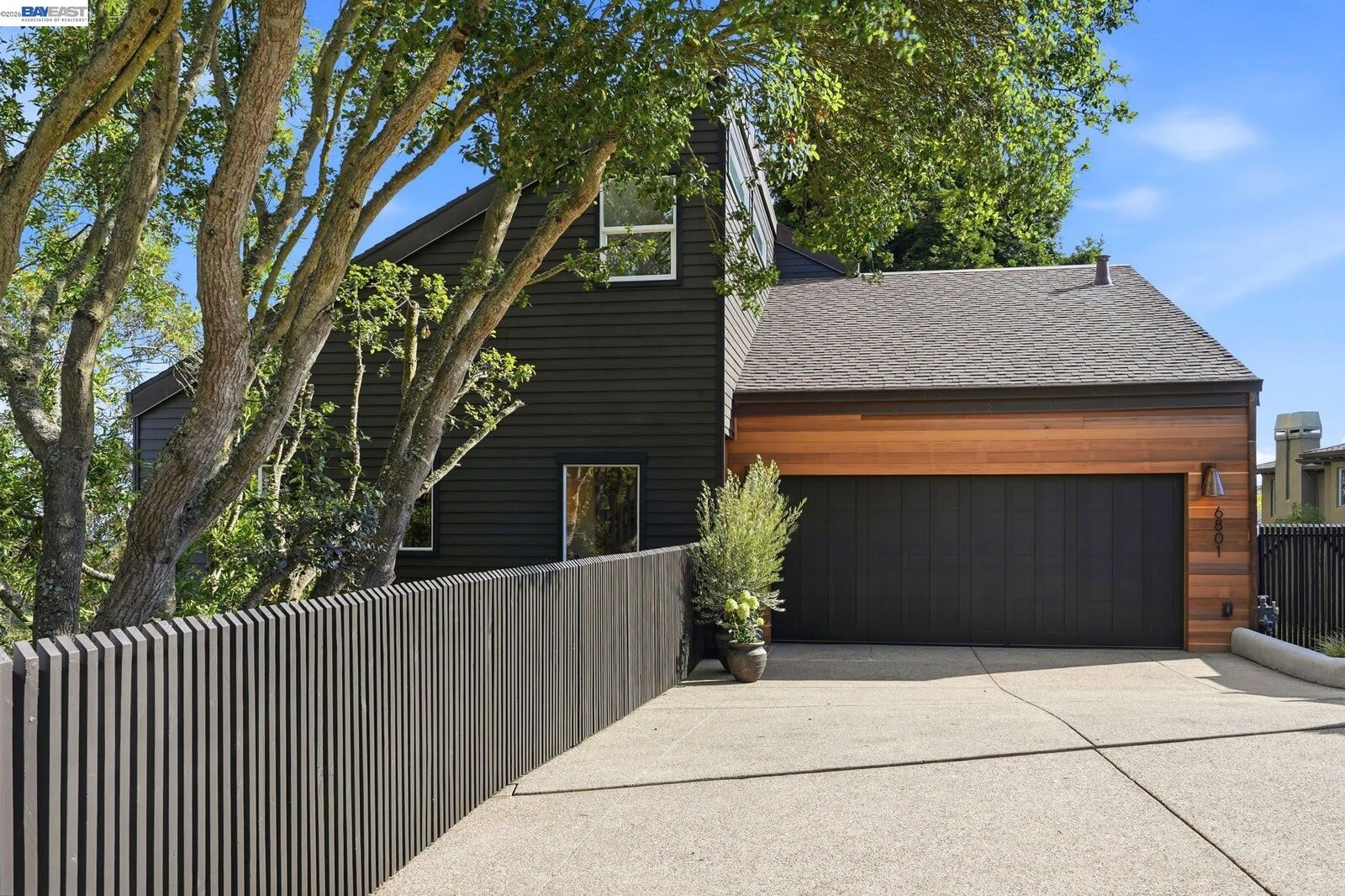 Property Photo: 6801 Buckingham Blvd CA 94705