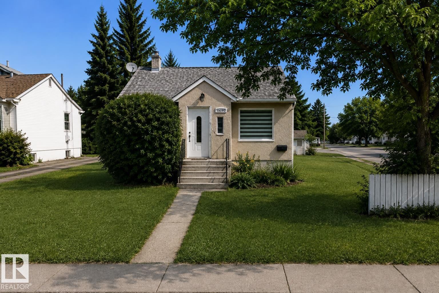 Property Photo:  15202 98 Avenue NW  AB T5P 0G4 
