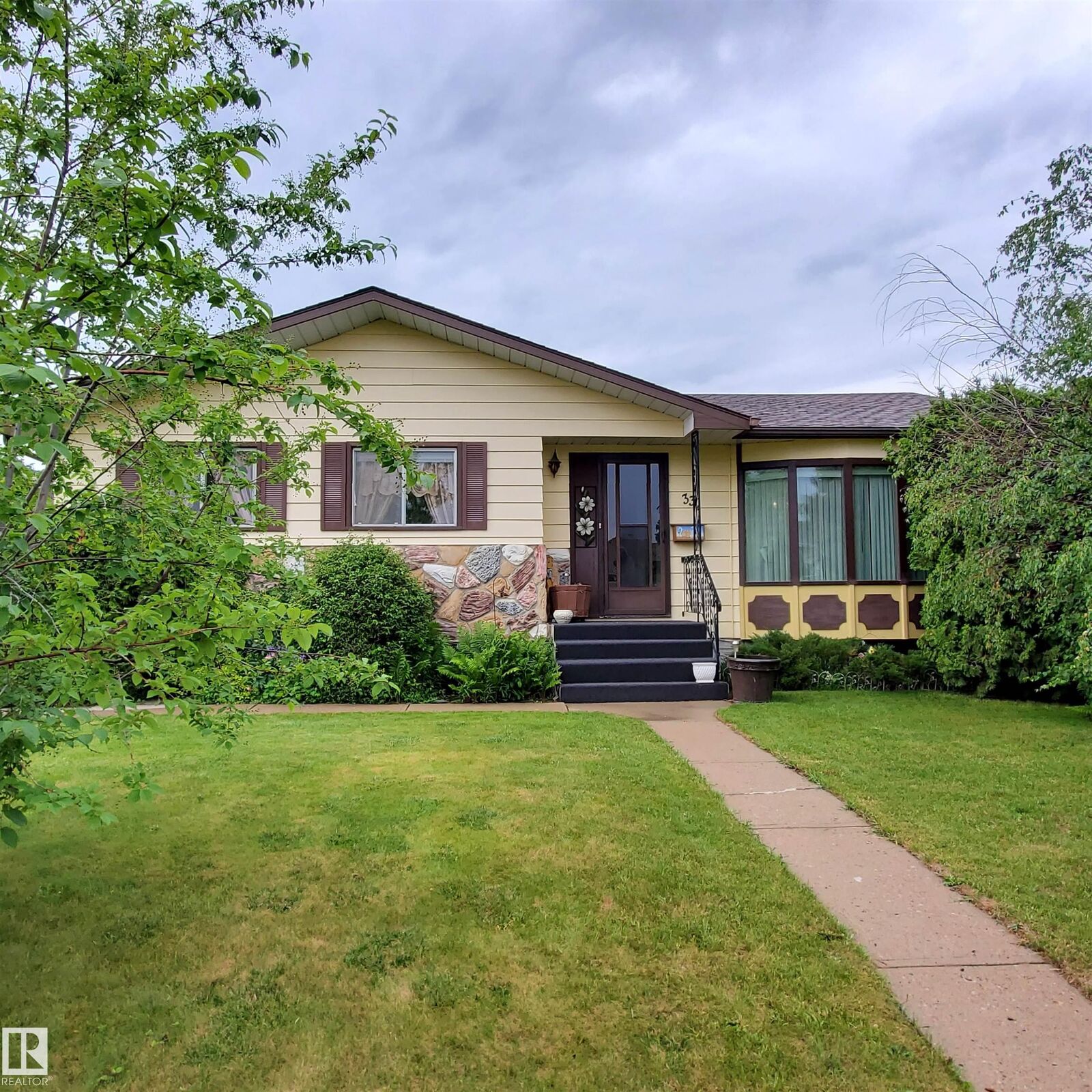 Property Photo:  33 Athapaskan Drive  AB T9E 4E4 