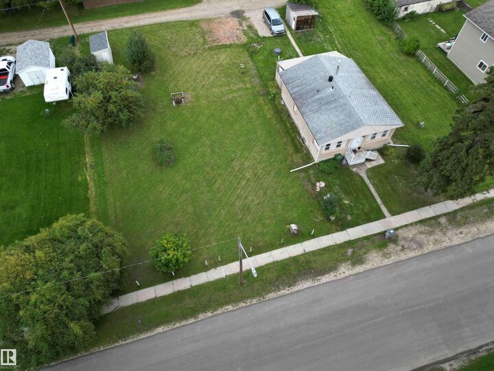 Property Photo:  5115 51 St  AB T0C 0P0 