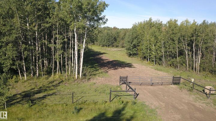 Property Photo:  Twp Rd 542 & Rge Rd 40  AB T0E 1H0 