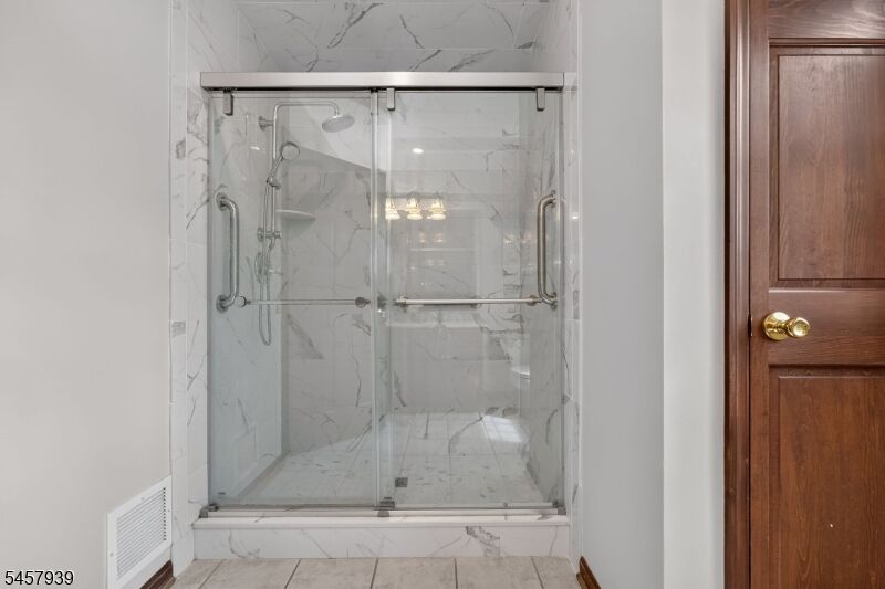 Property Photo:  6 Oakridge Rd  NJ 08801 