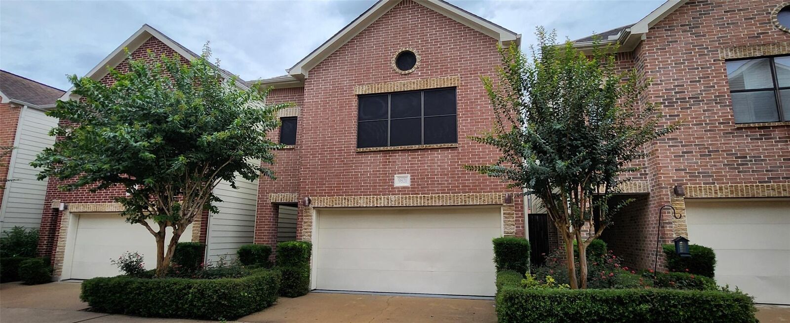 Property Photo: 9821 Meredith Elise Court TX 77025
