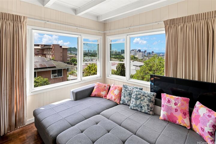 Property Photo: 654 D Walea Place D HI 96817