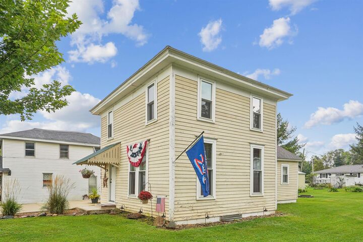 Property Photo:  115 Lexington Ave  IA 50658 