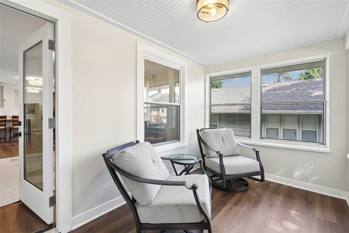 Property Photo: 2819 Rollins Avenue IA 50312