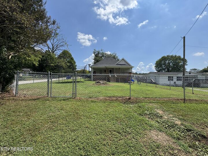 Property Photo:  128 N Ridge Ave  TN 37854 