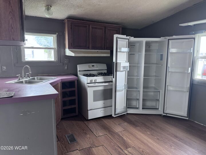 Property Photo: 540 E Lincoln Avenue OH 45810