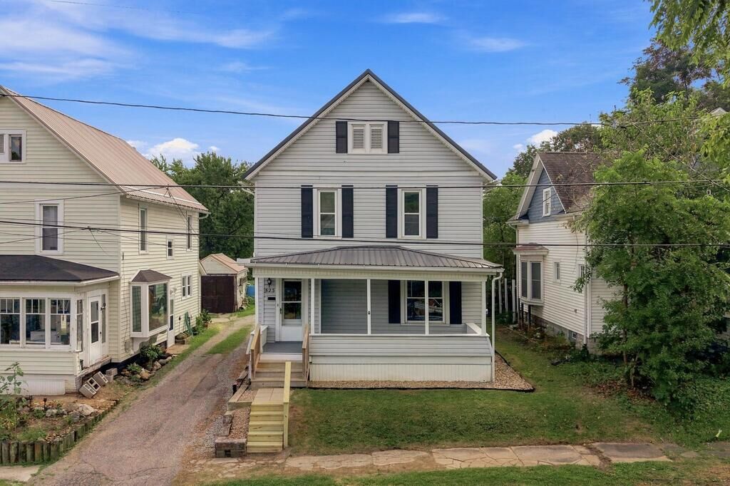 Property Photo: 523 Evergreen St OH 44805