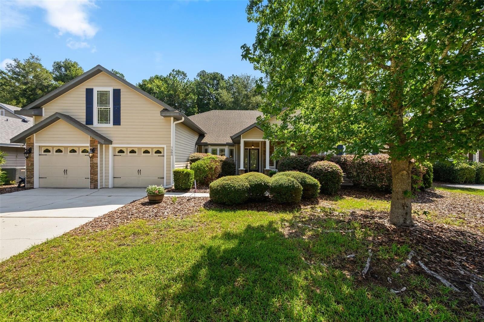 Property Photo: 7585 SW 79th Drive FL 32608
