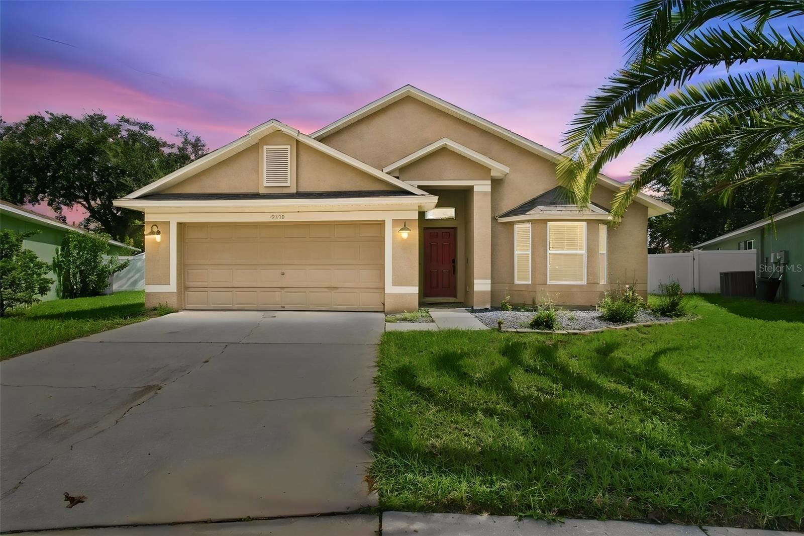 Property Photo: 9710 White Barn Way FL 33569