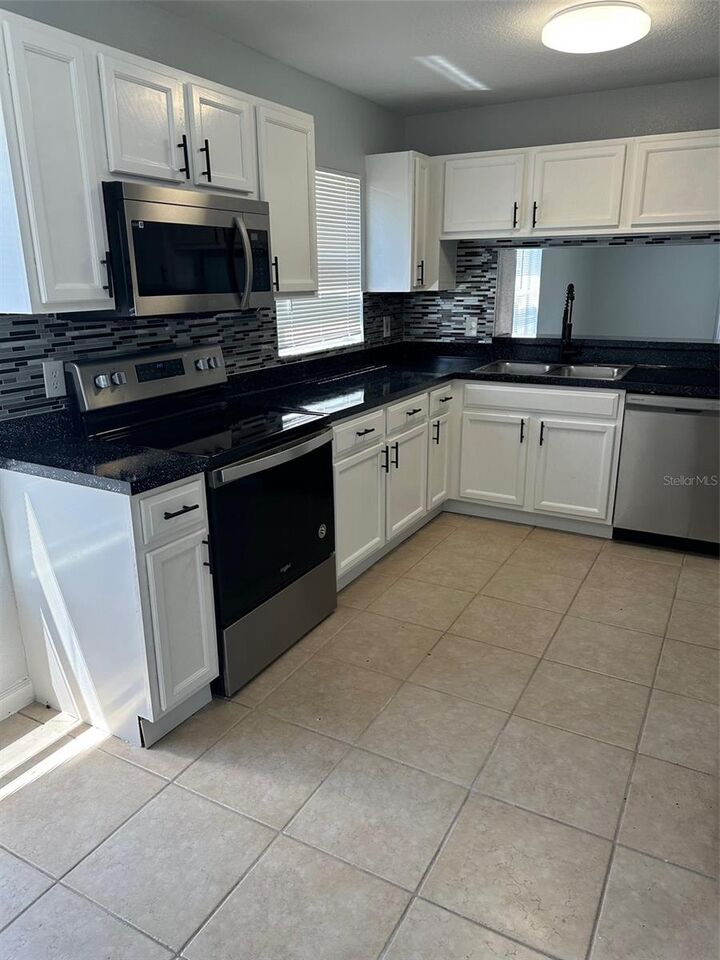 Property Photo:  3218 Bearclaw Way  FL 34746 