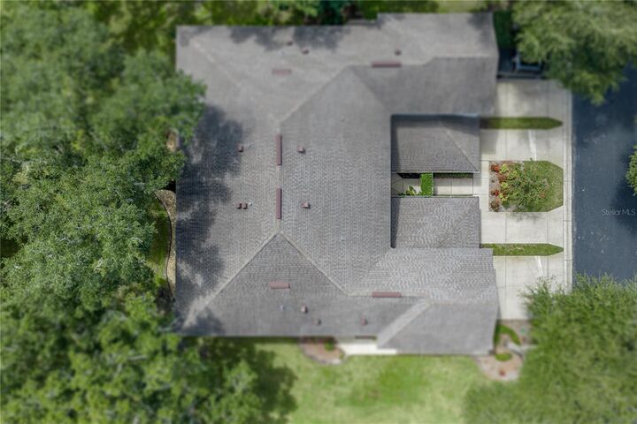 Property Photo:  2405 Earlswood Court  FL 33510 