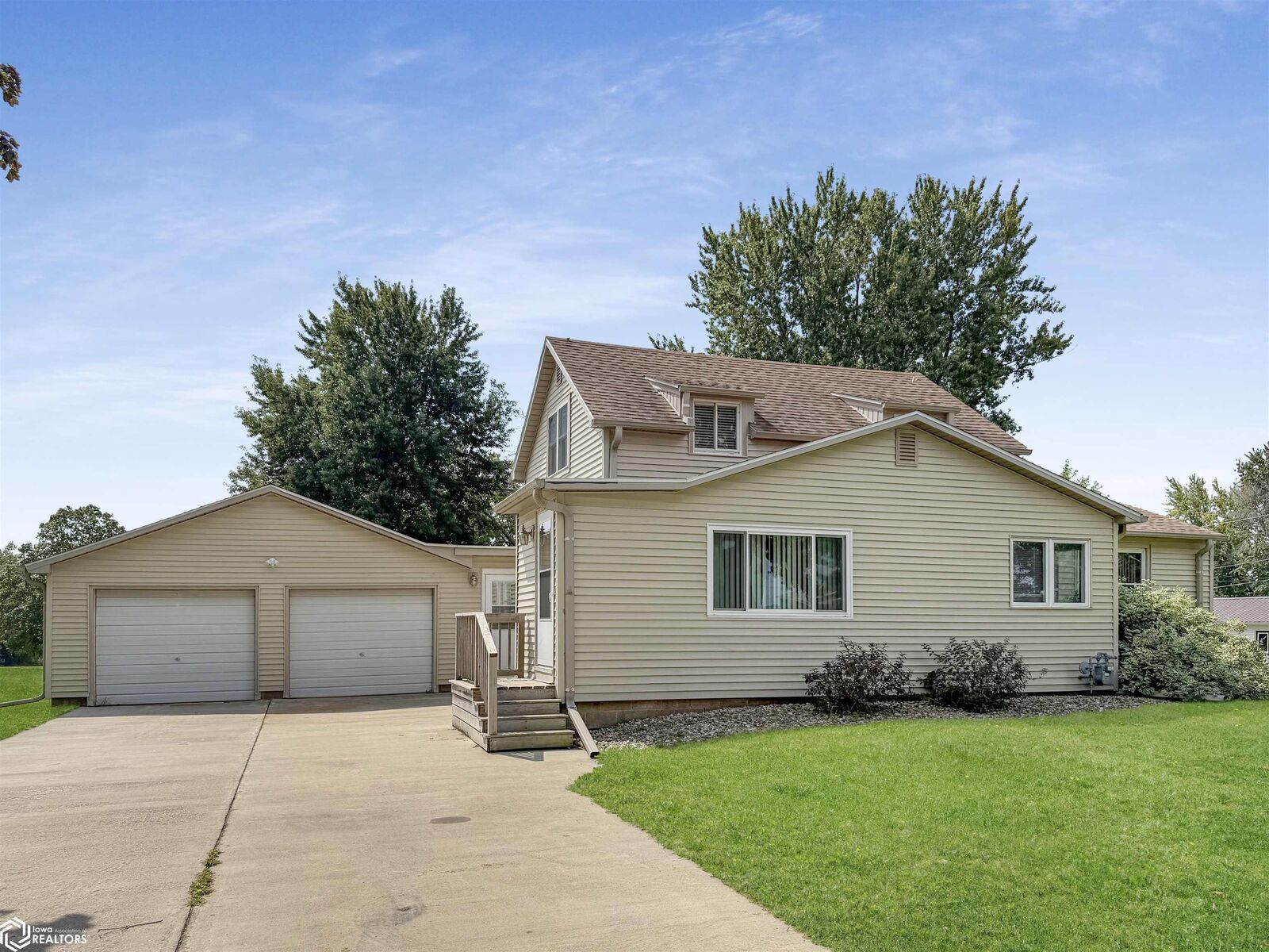 Property Photo:  608 Douglas Avenue  IA 50601 