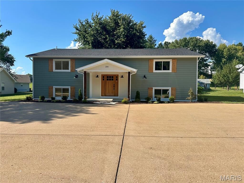 Property Photo:  200 Park Charles Boulevard  MO 63376 