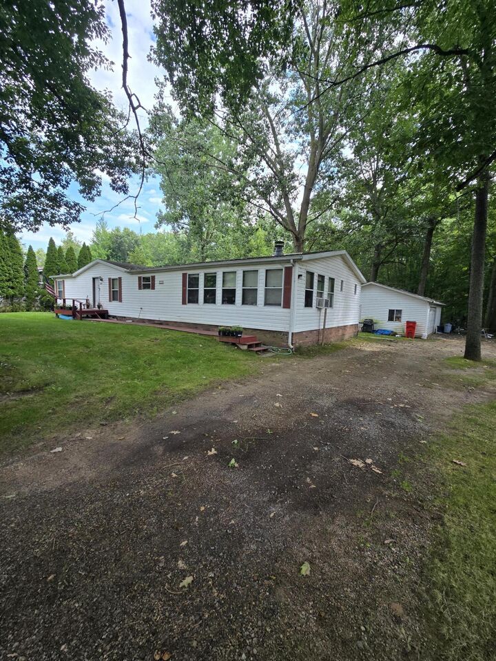 Property Photo:  2625 Sanford Drive  MI 49242 