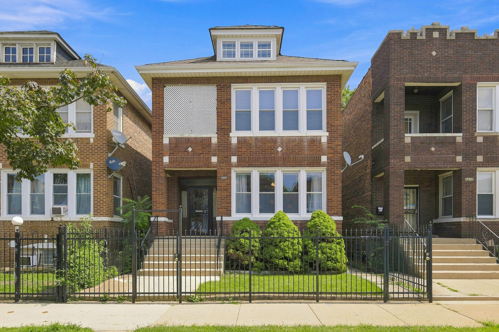 Property Photo:  6641 S Fairfield Avenue  IL 60629 