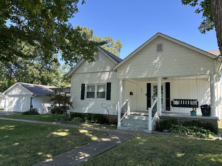 Property Photo:  302 James Street  IL 62918 