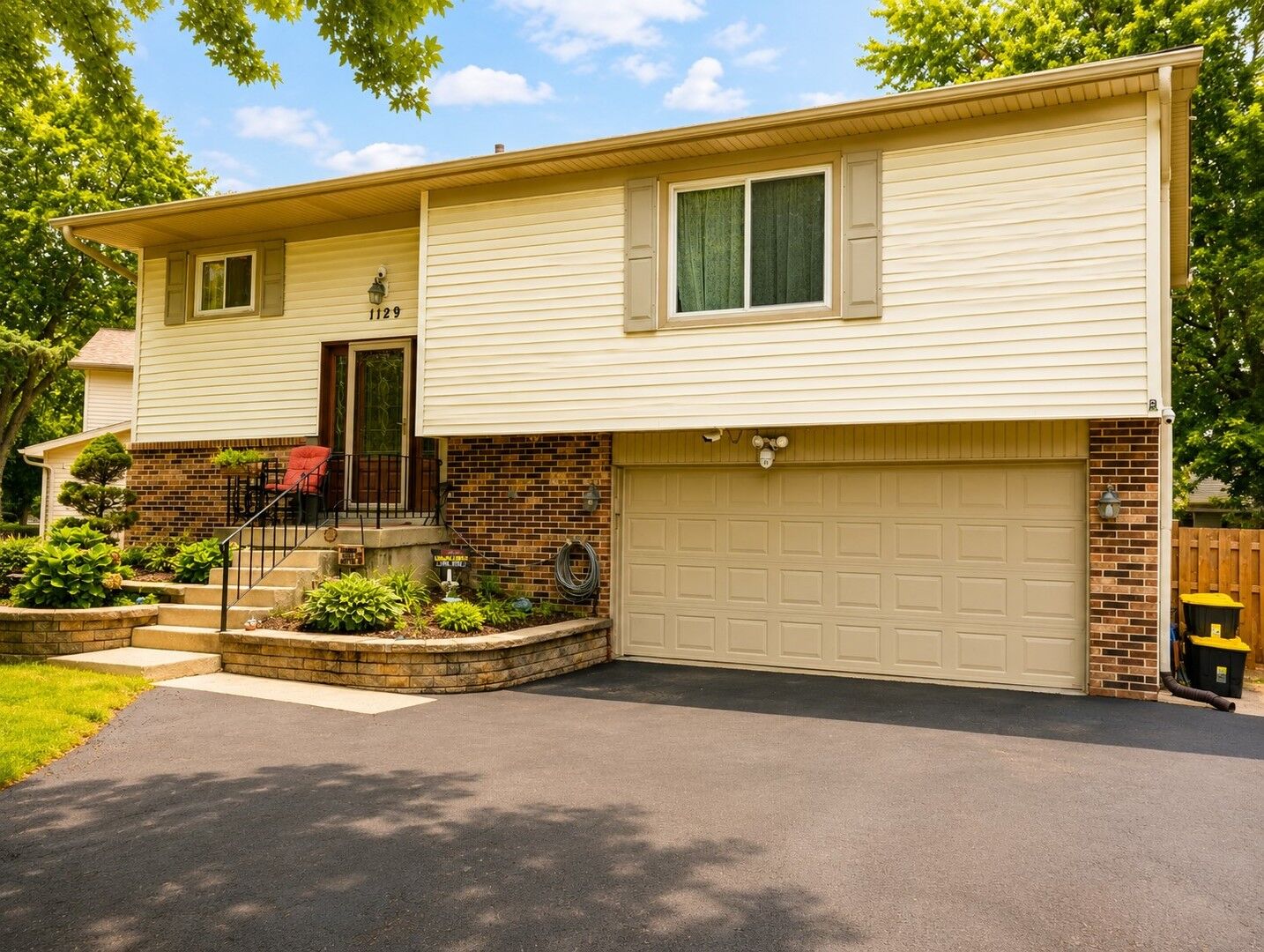 Property Photo: 1129 Bramble Avenue IL 60490