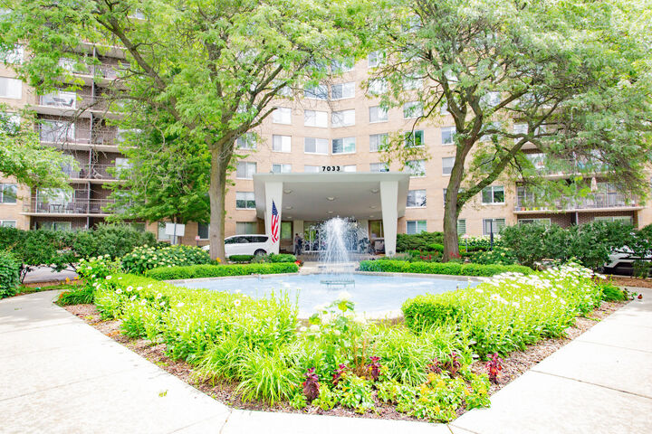Property Photo:  7033 N Kedzie Avenue 303  IL 60645 