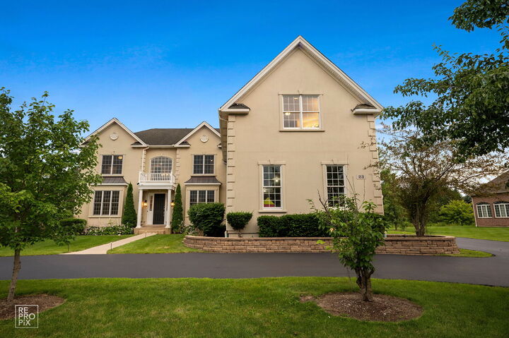 Property Photo:  23 Wood Oaks Drive  IL 60010 