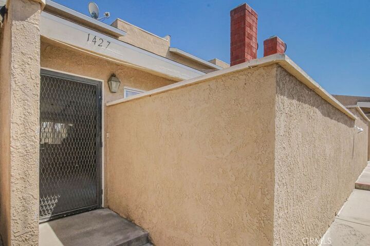 Property Photo:  1427 Hillandale Avenue 8  CA 90631 