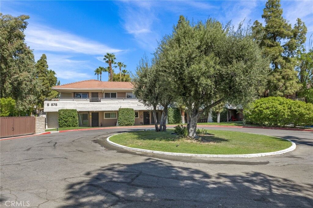 Property Photo:  575 N Villa Court 212  CA 92262 