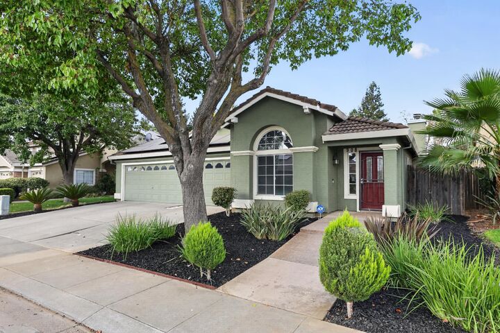 Property Photo:  908 Burns Way  CA 95776 