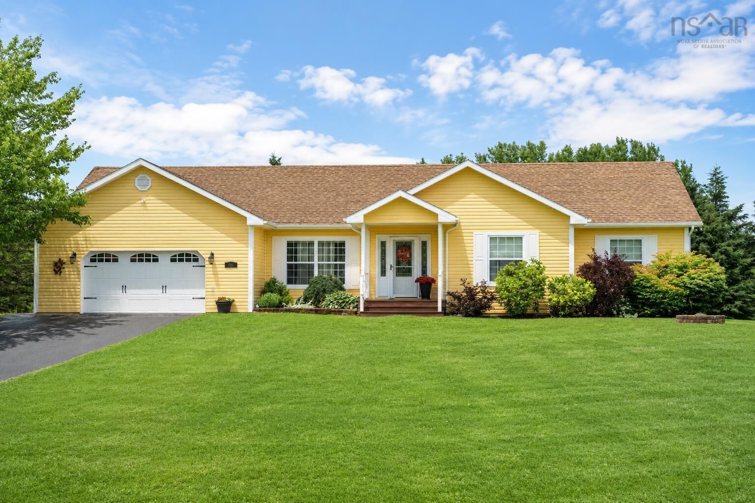 Property Photo:  15 Meadowood Court  NS B1L 0A2 