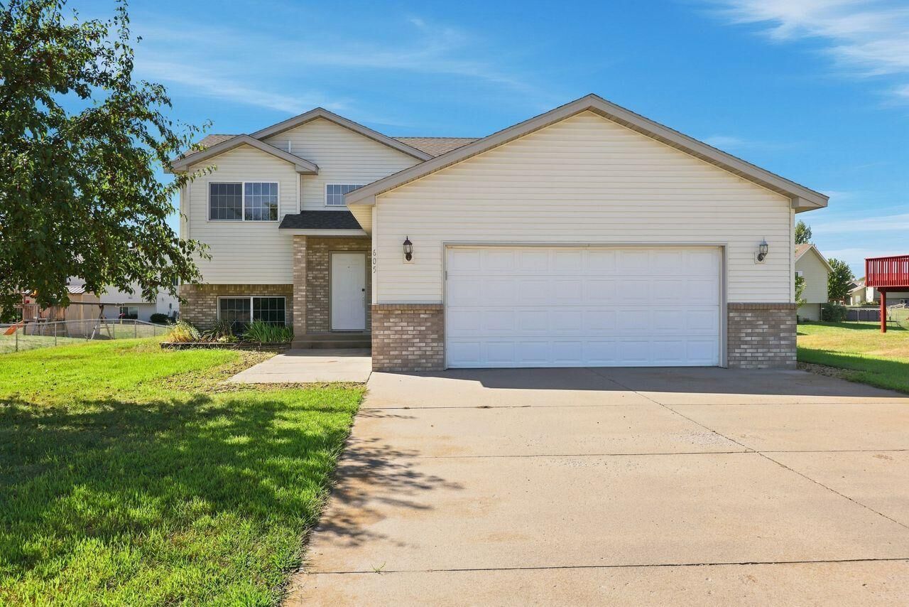 Property Photo: 605 7th Avenue SW MN 56367