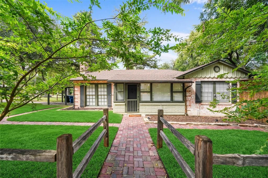 Property Photo:  2819 Alden Avenue  TX 75211 