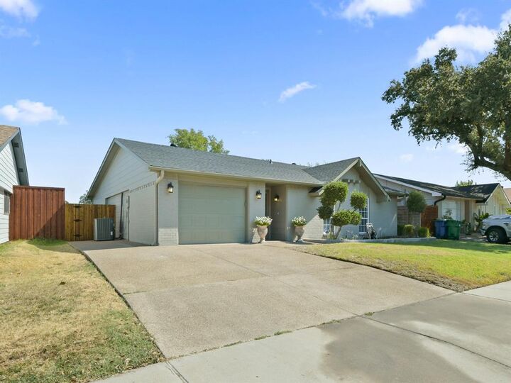 Property Photo: 2033 Lymington Road TX 75007