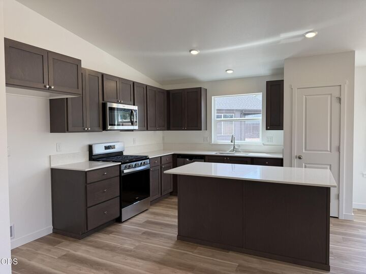 Property Photo:  588 NE McGee Street 157  OR 97741 