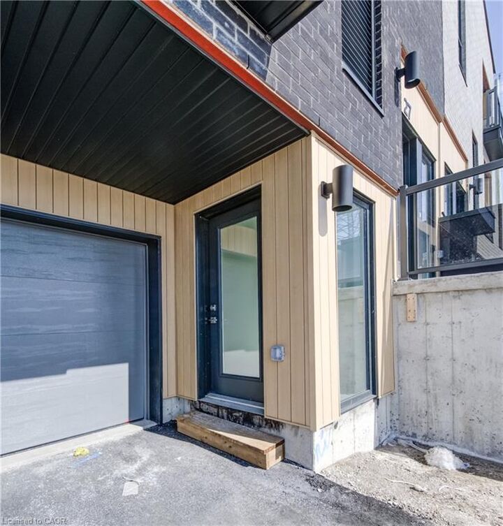 Property Photo:  27 Urbane Boulevard  ON N2E 0H8 