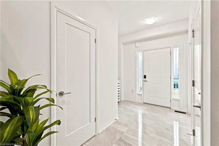 Property Photo:  236 Rockledge Drive  ON L0R 1P0 