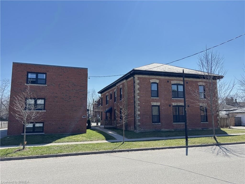 Property Photo:  7 Sheridan Street 5  ON N3T 2P7 