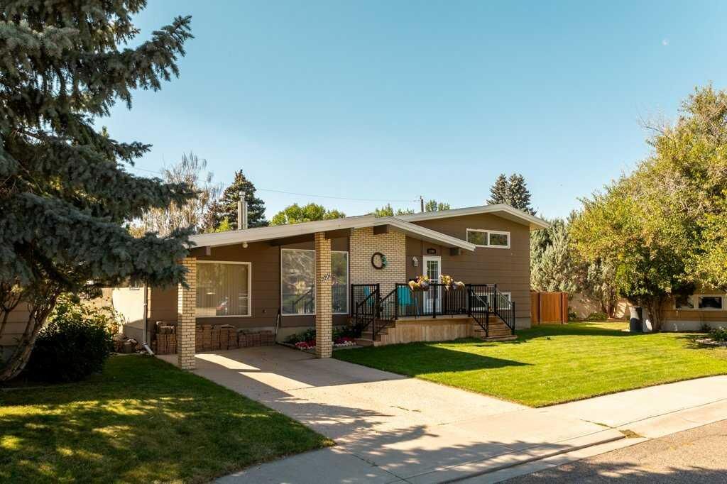 Property Photo:  2206 26A Street S  AB T1K 2P5 