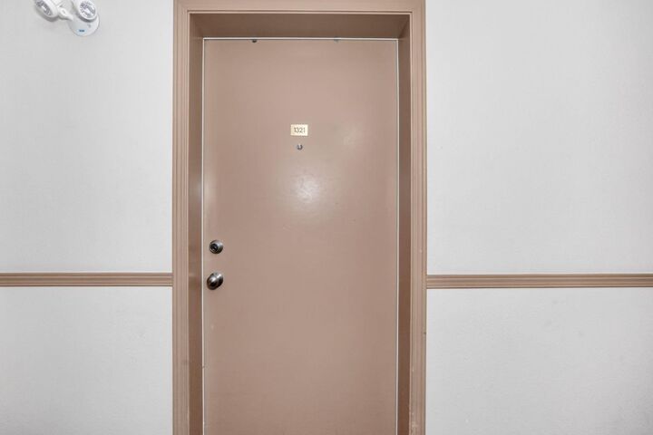 Property Photo: 8 Bridlecrest Drive SW 1321 AB T2Y 0H6