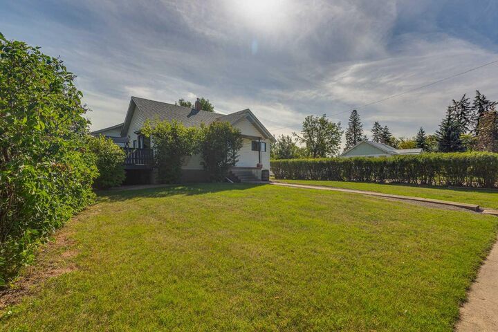 Property Photo:  4304 50 Avenue  AB T4G 1M5 