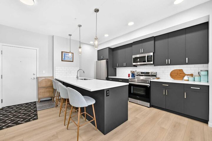 Property Photo:  550 Belmont Street SW 4403  AB T2X 5X1 